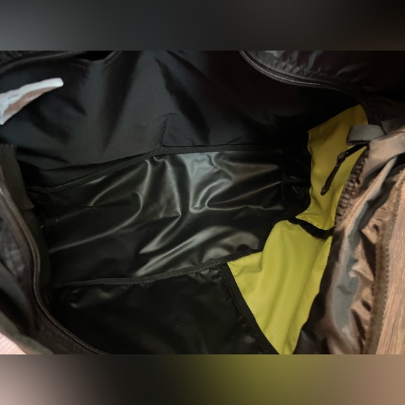 NWOT L.L. Bean messenger bag. Yellow & black. Cushioned strap. Many compartments - Picture 6 of 15